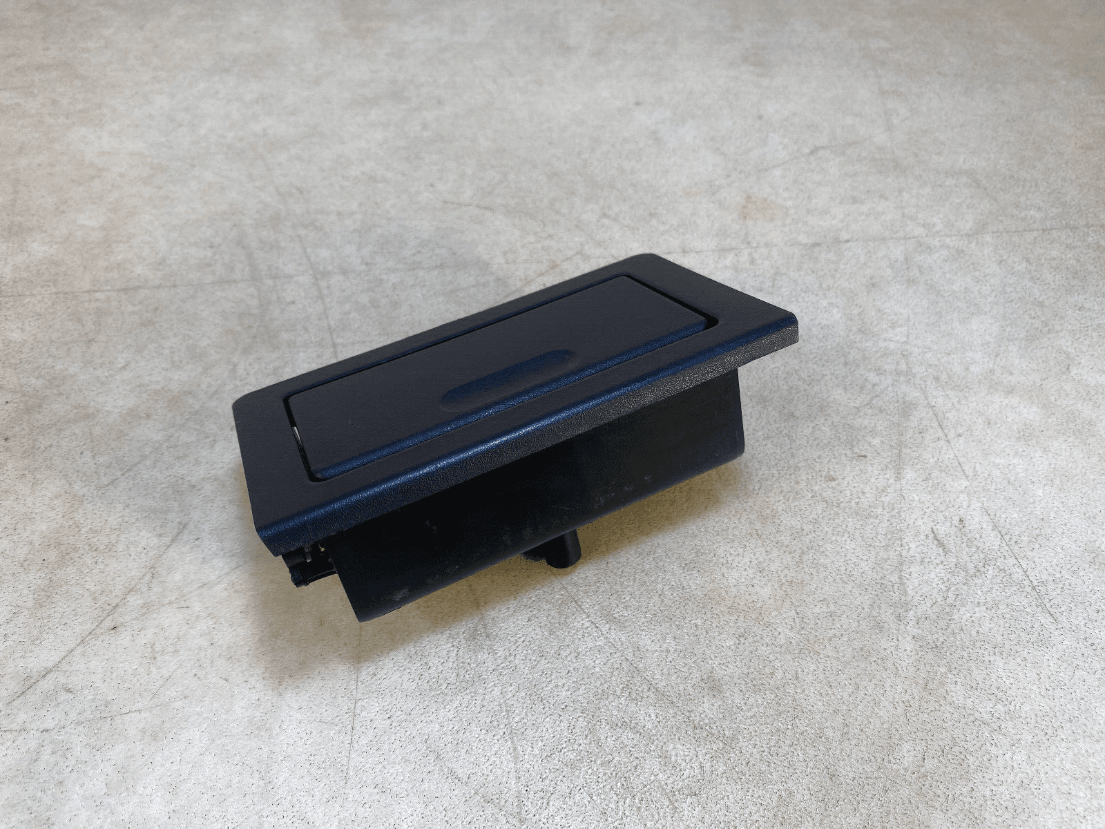BMW GENUINE BMW 3 E36 CENTER CONSOLE REAR ASH TRAY 51161960743