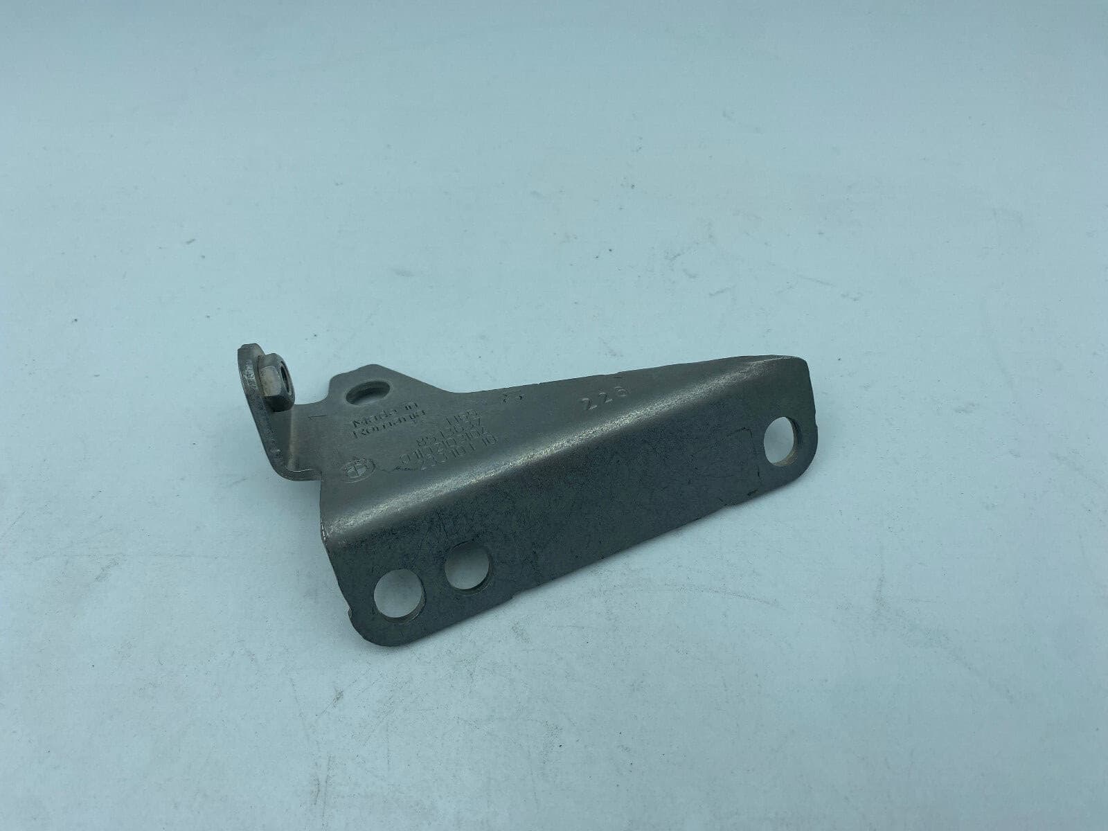 BMW BMW X1 F48 ENGINE CYLINDER HEAD SUPPORT 11658513637 8513637 GENUINE