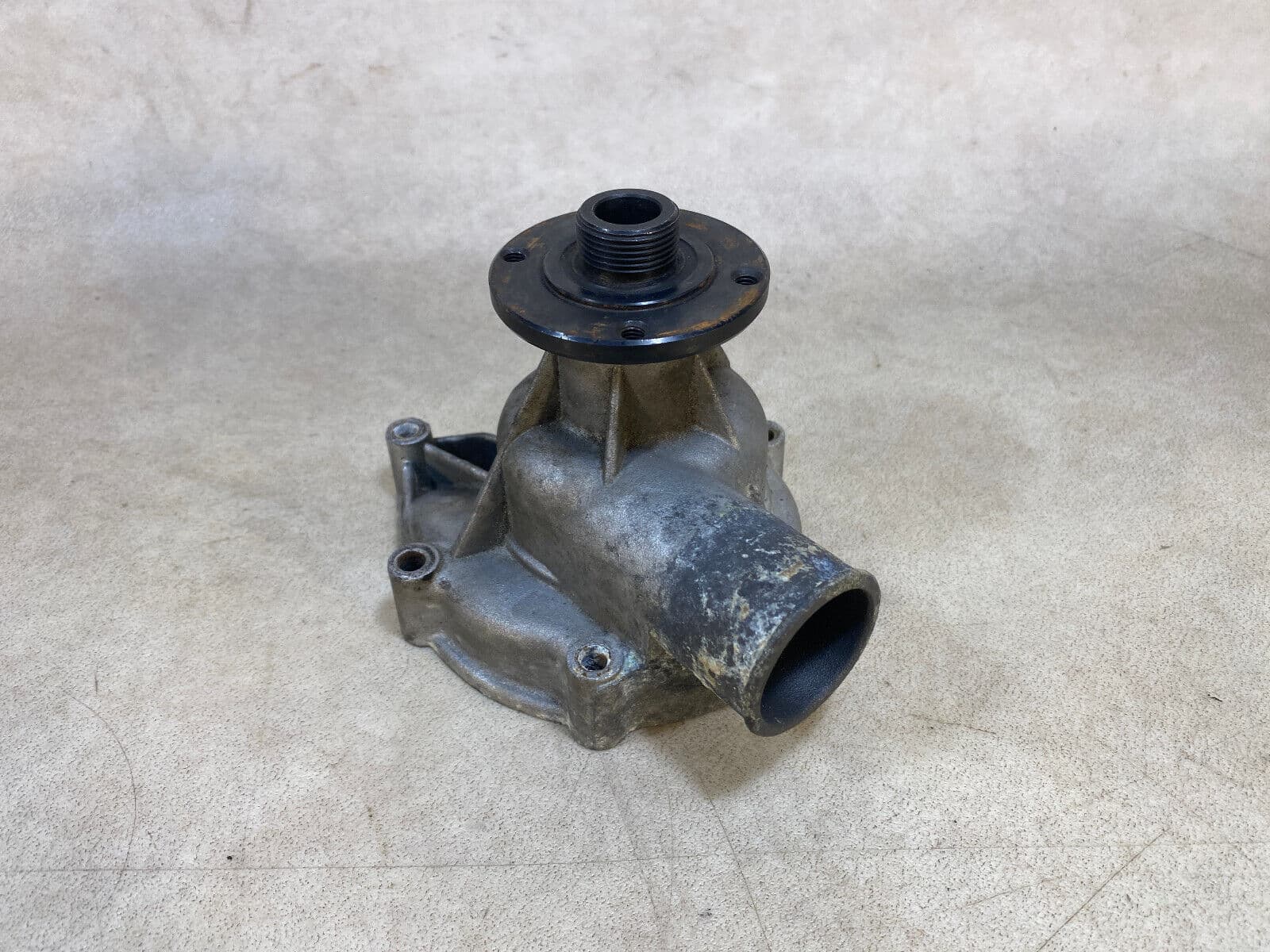 BMW BMW 5 E12 E28 E34 6 E24 7 E23 E32 GENUINE Water Pump 11519070761