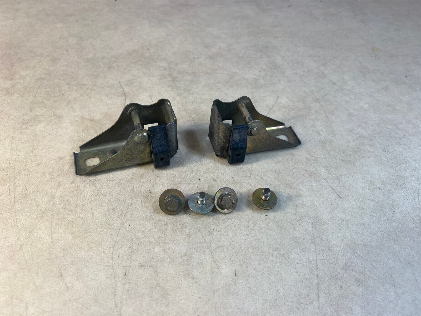 BMW GENUINE BMW 7 Series E23 Hood catch Catch bracket SET 2 PCS 41611843414