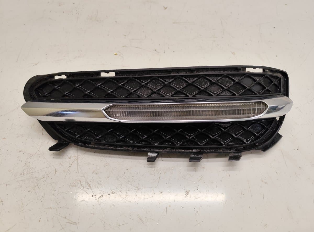 MERCEDES-BENZ A2128851823 A2049069000 Front Bumper Grille Right MERCEDES-BENZ E-CLASS (W212) (2009-2016)