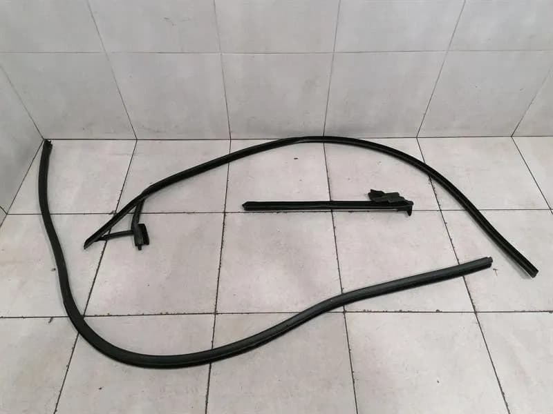 ROLLS ROYCE Rolls Royce Wraith RR5 COUPE Left Door Seal 51727376403 Left Door Seals -