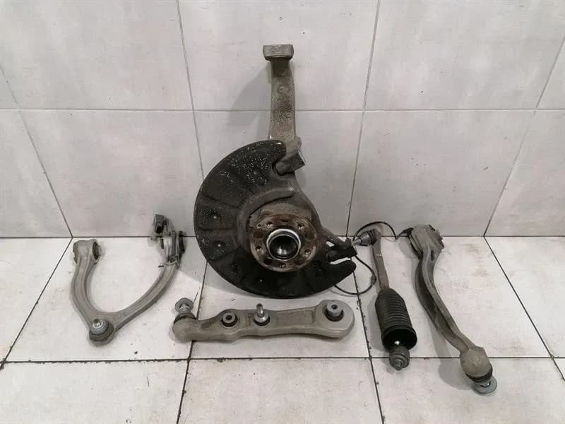MERCEDES-BENZ Mercedes C Class W205 C63 AMG FLH Hub A2053325300 Wheel Bearing Housing Front Left -