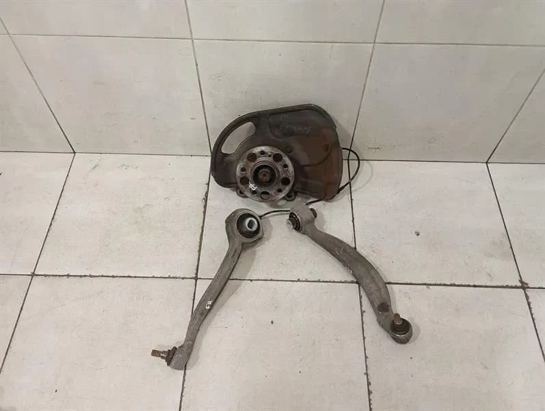 MERCEDES-BENZ Mercedes C63 AMG W204 Right Front Hub A2043324201 Wheel Bearing Housing Front Re M156-