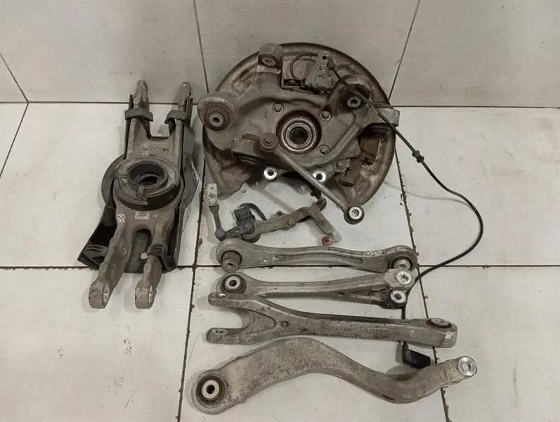 MERCEDES-BENZ Mercedes W205 Coupe C63 AMG Right Rear Hub A2053501614 Wheel Bearing Housing Rear Re-