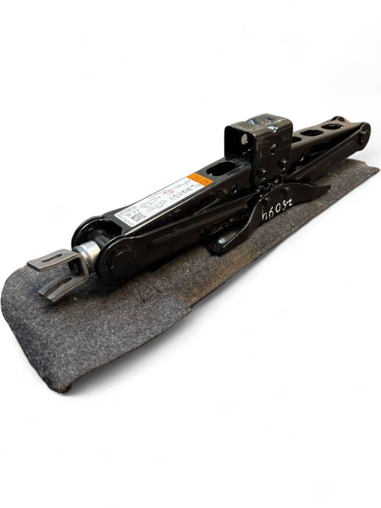 FORD JB3C17005AB JB3C17A078CC Tool Kit FORD RANGER (TKE) (04.11-)