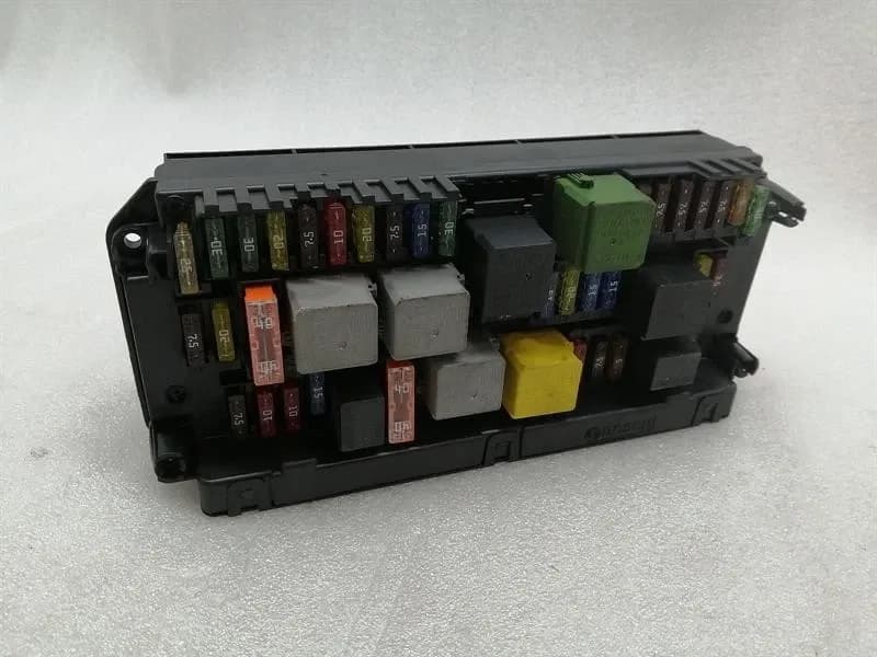 Mercedes C Class W204 Fuse Box A2129005812 Fuse Box