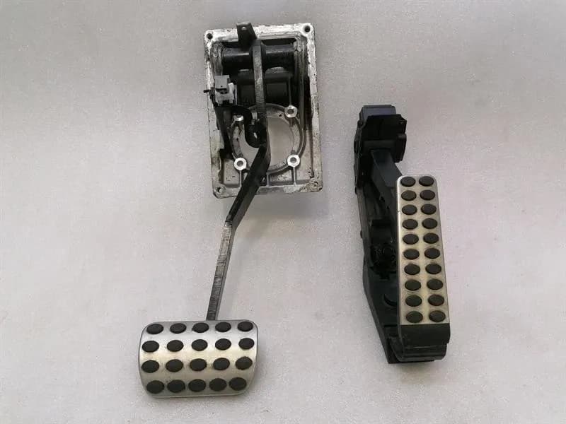 MERCEDES-BENZ Mercedes G-Wagen W463 Throttle Pedal (Electrical) Set A2303000104 Throttle Pedal Set