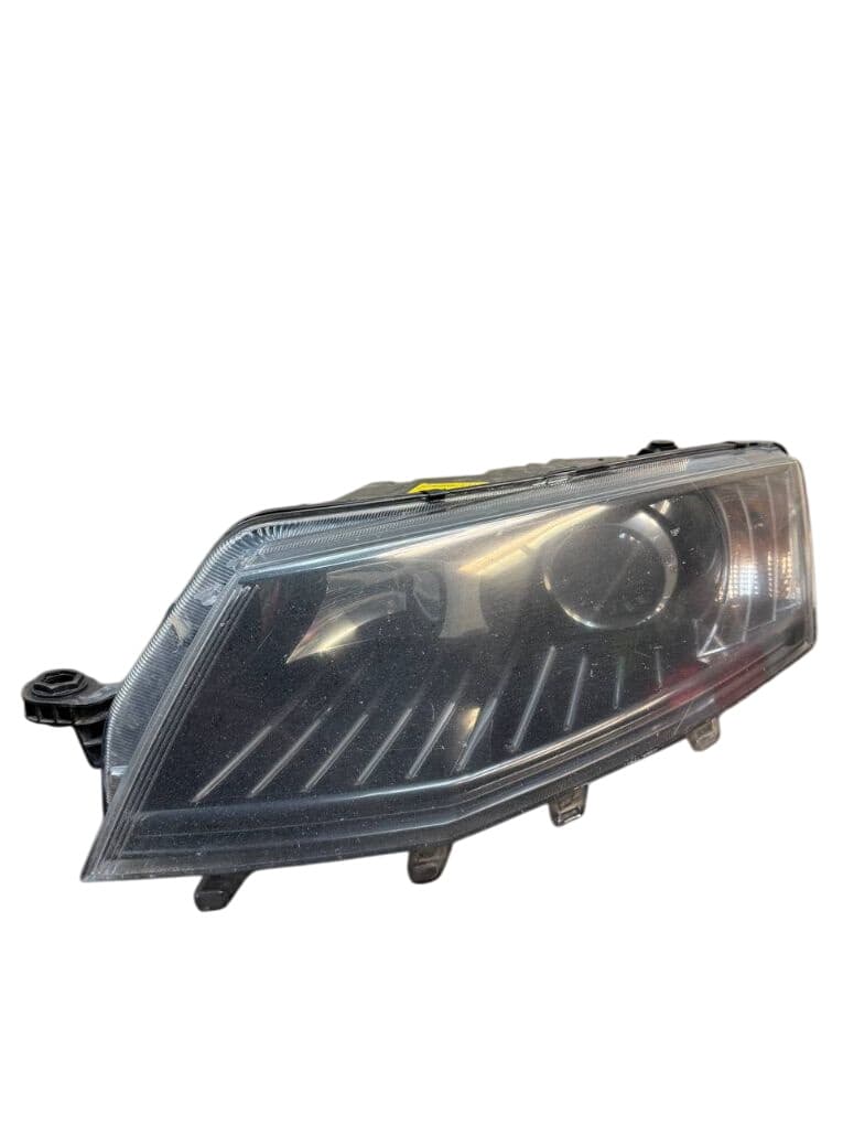SKODA 5E1941015B 1T0941329B 8K0941597B 4G0907697D Headlight left SKODA OCTAVIA III (5E) (2012-2019)