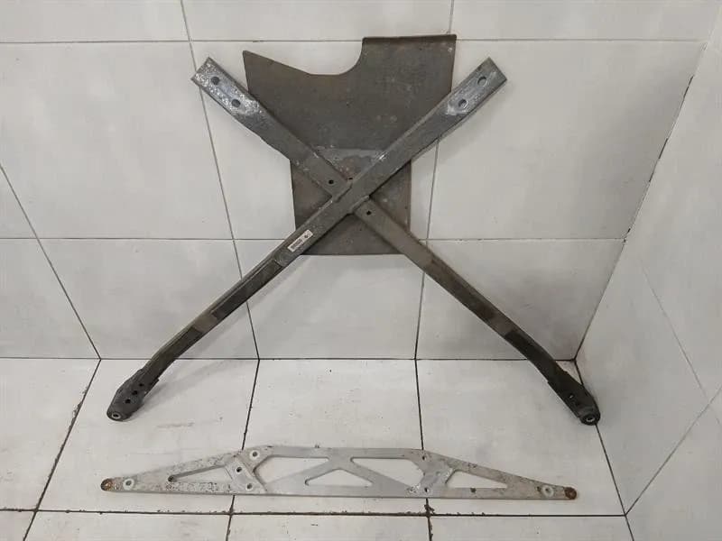 BMW BMW 5 Series F90 G30 M5 Holder Bracket 33318064485 Holder Carrier