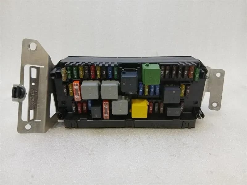 MERCEDES-BENZ Mercedes GT R190 Roadster Fuse Box A2129006129 Fuse Box