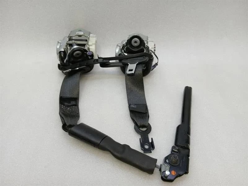 CHEVROLET CHEVROLET CORVETTE C8 FRONT SEATBELTS 84256841 FRONT SEAT BELT KIT CONVERTIBLE