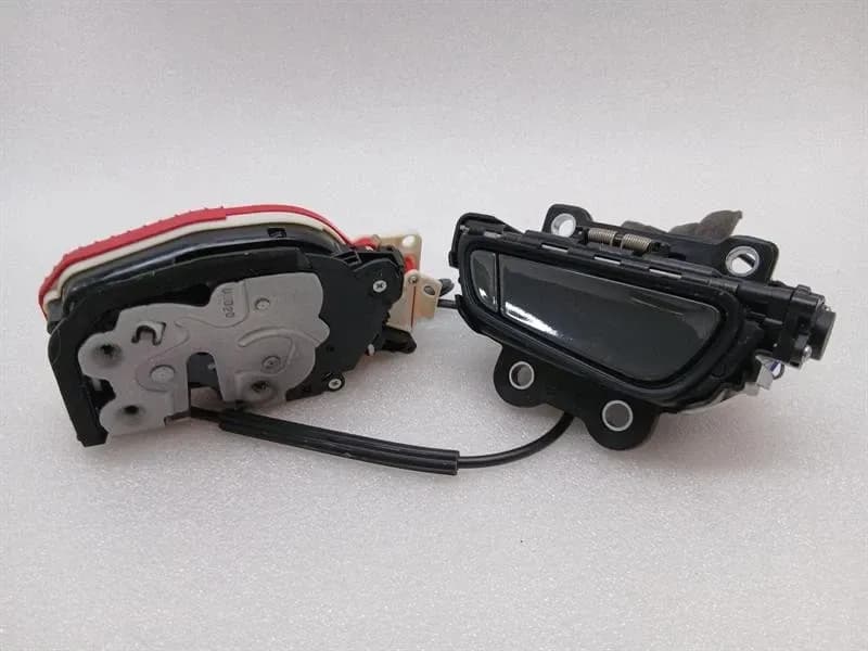 FERRARI Ferrari SF90 RH LHD Door Lock 806668 SF90 RH LHD Door Lock