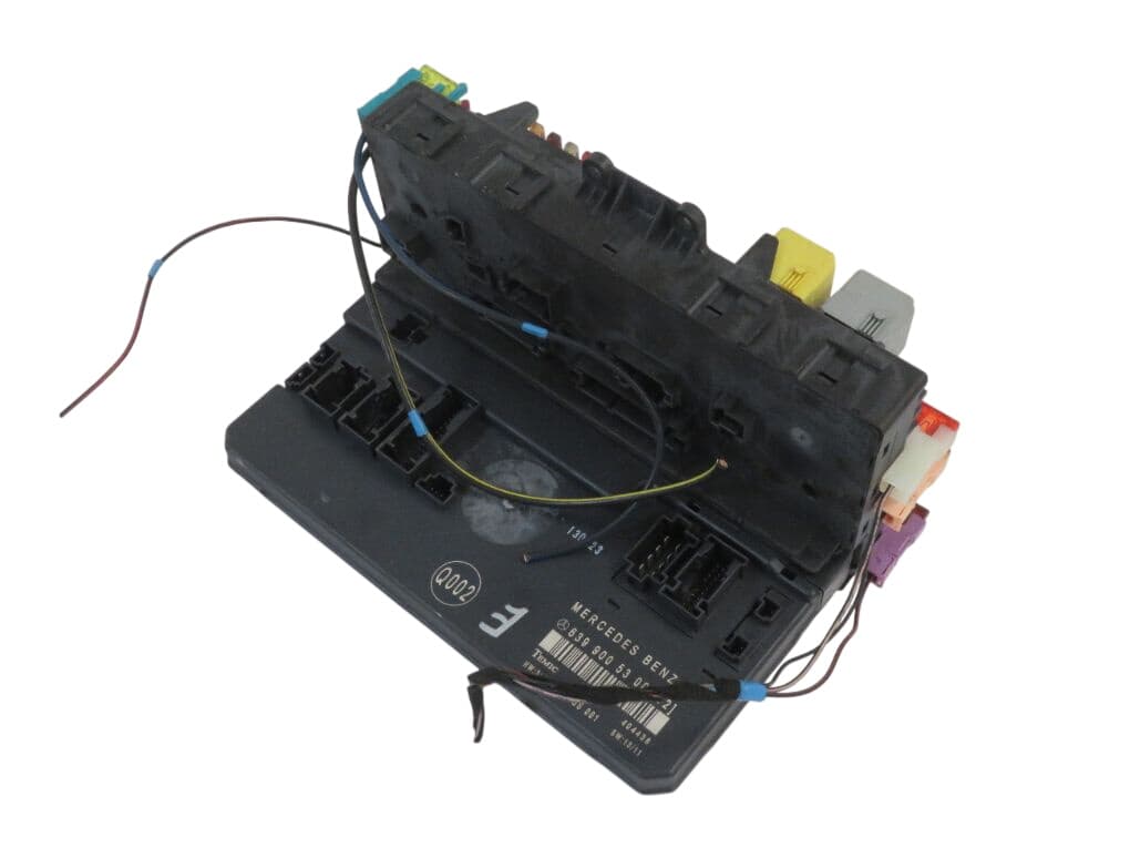 MERCEDES-BENZ A6399005300 A6399005400 A6395450801 Fuse box MERCEDES-BENZ VITO / VIANO (W639) (2003-2014)