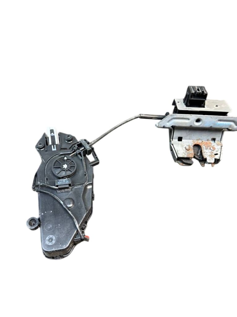 VOLVO 31333543 Bootlid / tailgate lock VOLVO V70 III (BW) (2007-2016)